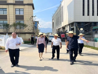 西乡县委副书记、县长王亚珍现场检查指导一馆一中心项目建设