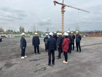 陕西省体育局党组书记、局长尤磊一行至洋县全民健身中心和体育场建设项目现场调研